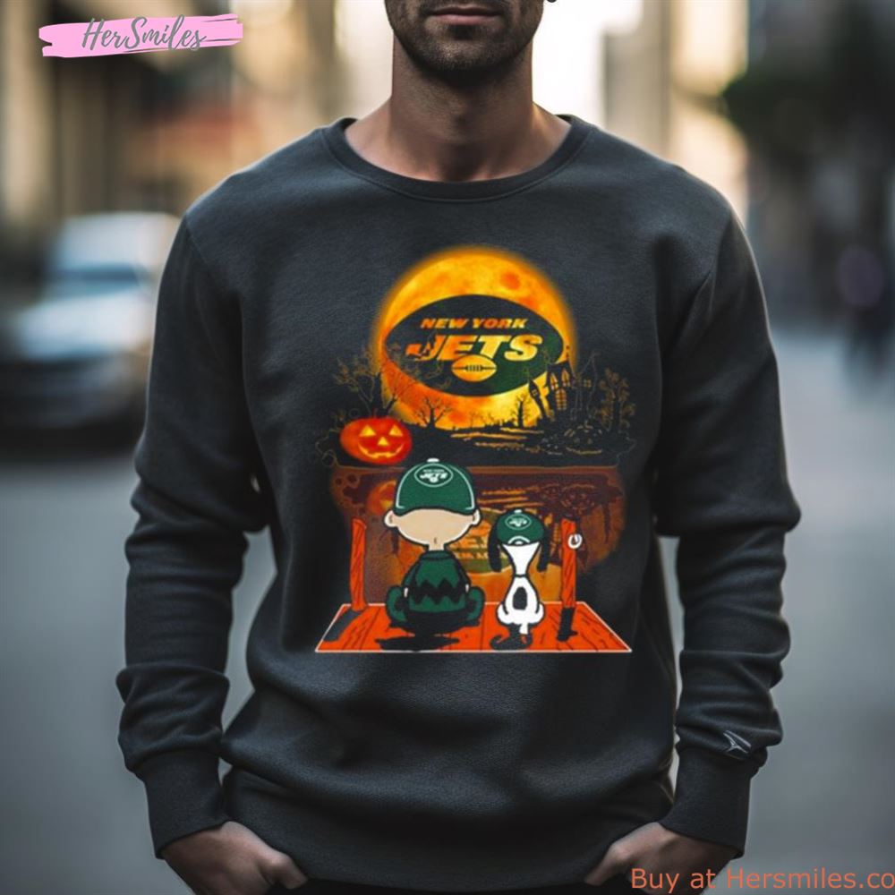 Snoopy And Charlie Brown New York Jets Sitting Under Moon Halloween 2023 Shirt
